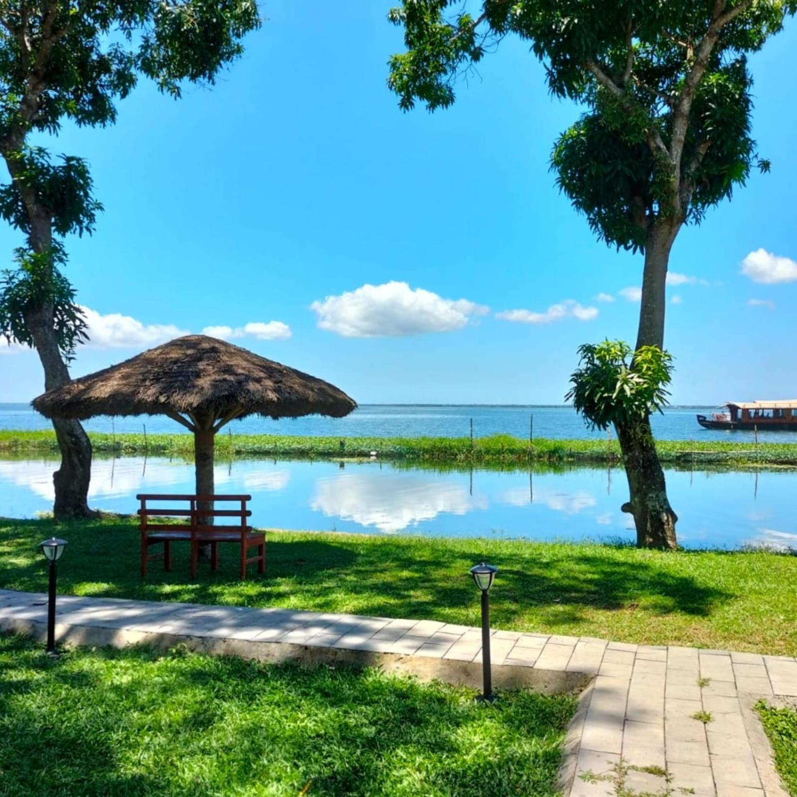 Water Scapes Hotel Kumarakom Exterior foto